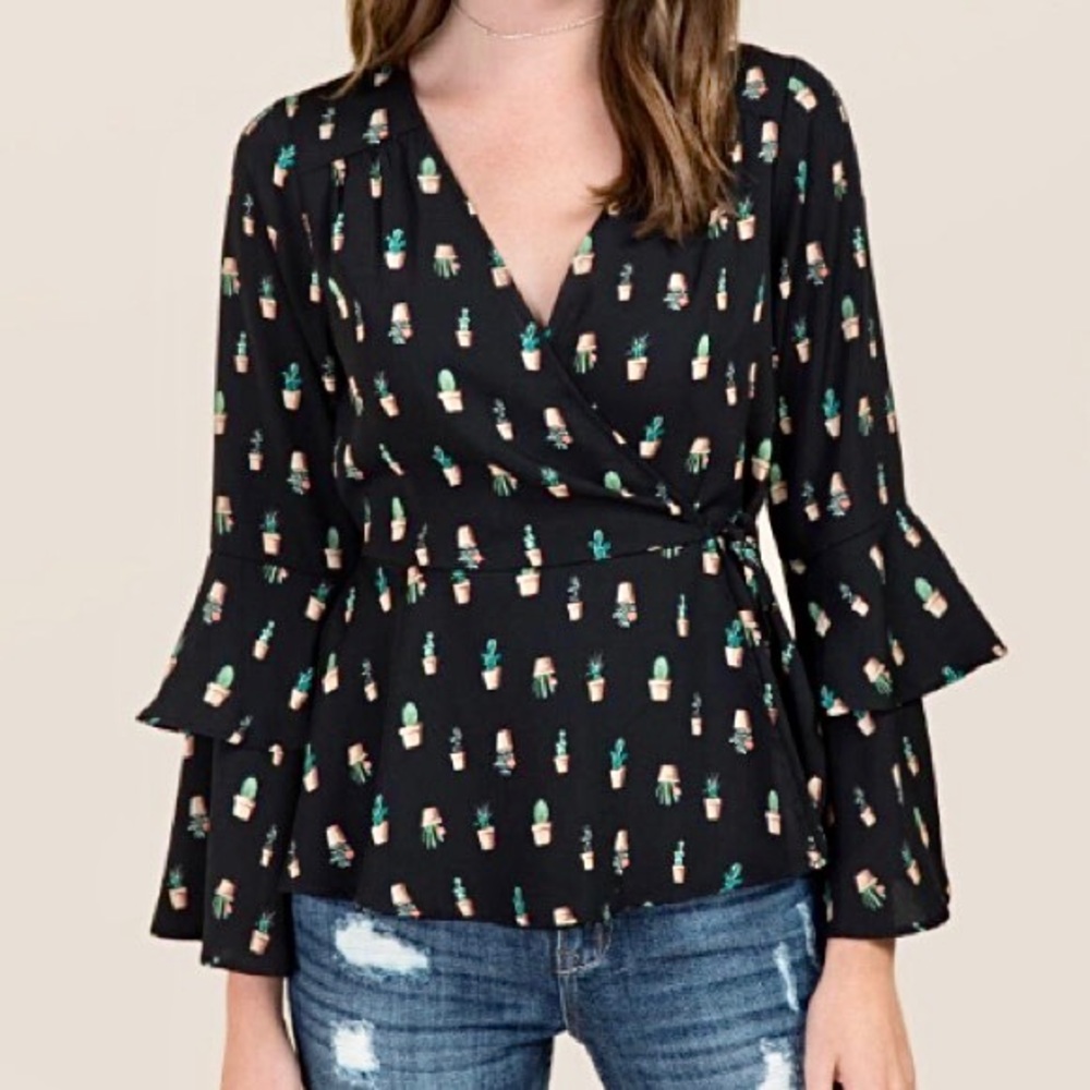 Black blouse made for plant lovers🪴